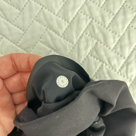 Lulu lemon leggings 7/8 Size 6 - Picture 2 of 2